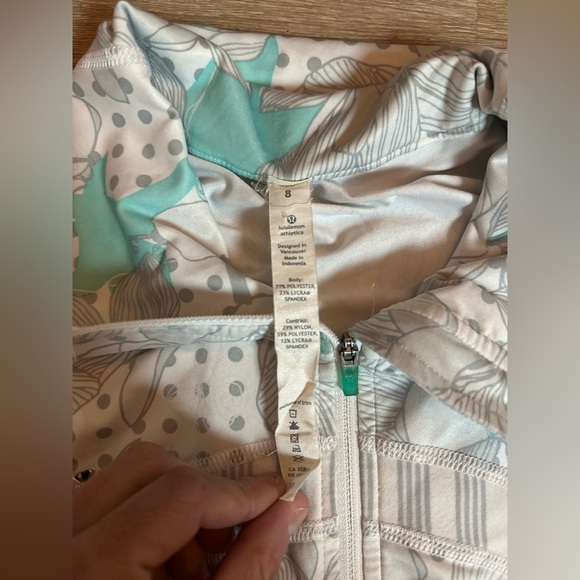 LULULEMON VEST, RARE!!!!!!! Size 8 - Picture 7 of 10